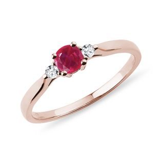 Prsten z růžového zlata s rubínem a brilianty