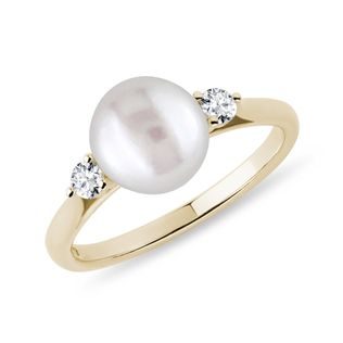 Freshwater Pearl and Diamond Gold Ring