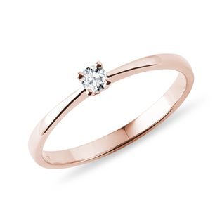 ZARTER DIAMANTRING AUS ROSÉGOLD - VERLOBUNGSRINGE MIT BRILLANT{% if product.kategorie.adresa_nazvy[0] != product.kategorie.nazev %} - VERLOBUNGSRINGE{% endif %}