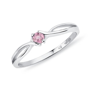 Pink sapphire ring in white gold