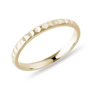 DÁMSKÝ GRAVÍROVANÝ PRSTEN ZE ŽLUTÉHO 14K ZLATA - ZLATÉ PRSTENY - PRSTENY