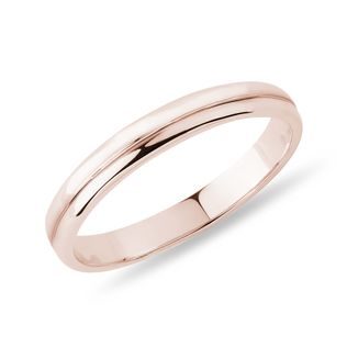 Women's rounded edge engraved wedding ring in rose gold