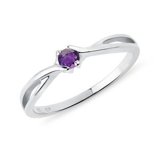 Amethyst ring in white gold