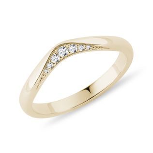 WOMEN'S GRADUATED CHANNEL DIAMOND WEDDING BAND IN YELLOW GOLD - WOMEN'S WEDDING RINGS - WEDDING RINGS