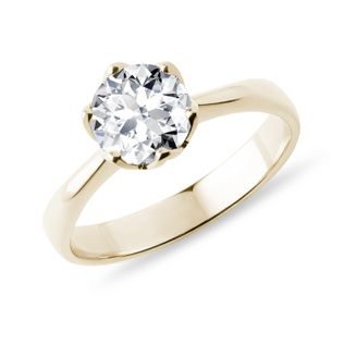ZÁSNUBNÍ PRSTEN FLOWER ZE ŽLUTÉHO 14K ZLATA S 1CT DIAMANTEM - ZÁSNUBNÍ PRSTENY S BRILIANTEM - ZÁSNUBNÍ PRSTENY