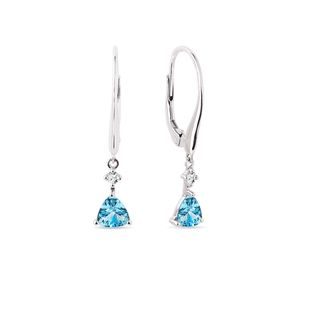 BOUCLES D'OREILLES D'OR BLANC AVEC TOPAZES TAILLE TRILLION ET DIAMANTS - BOUCLES D'OREILLES EN TOPAZE - BOUCLES D'OREILLES