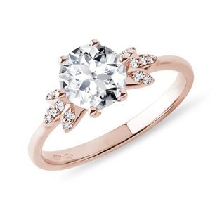 BAGUE EN OR ROSE AVEC MOISSANITE ET DIAMANTS - BAGUES DE FIANÇAILLES EN OR ROSE - BAGUES DE FIANÇAILLES