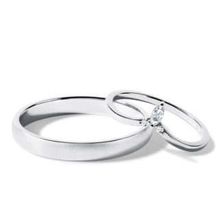 ENSEMBLE D’ALLIANCES EN OR BLANC, BAGUE CHEVRON ET FINITION SATINÉE - ENSEMBLE D’ALLIANCES EN OR BLANC - ALLIANCES DE MARIAGE