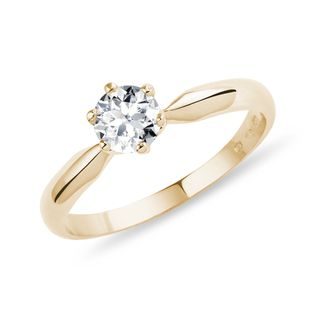 Klasický zásnubný prsteň zo zlata s briliantom
