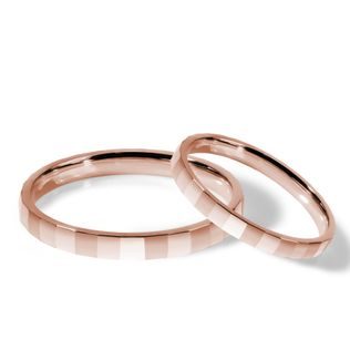 EHERINGE AUS 14 KT ROSÉGOLD MIT FACETTIERTEN DIAMANTEN - ROSÉGOLDENE TRAURINGE IM SET - TRAURINGE
