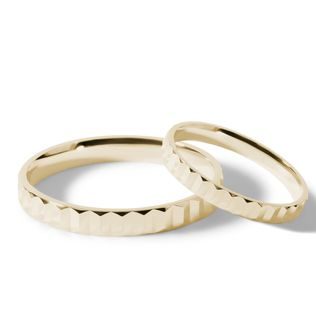 WEDDING RINGS WITH A PLEATED PATTERN IN YELLOW GOLD - YELLOW GOLD WEDDING SETS - WEDDING RINGS