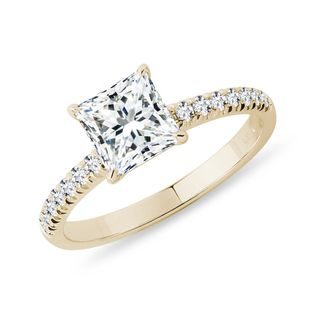 GOLD RING WITH LAB CUT DIAMOND IN PRINCESS CUT - DIAMOND ENGAGEMENT RINGS - ENGAGEMENT RINGS