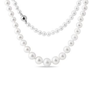 Conical pearl necklace with white gold clasp
