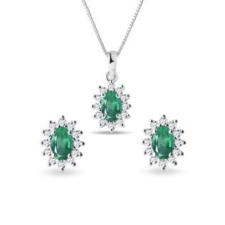 Emerald White Gold Earrings and Pendant Set