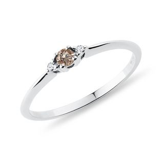Champagne diamond ring with diamonds in white gold