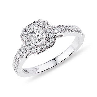Diamantový zásnubní prsten princess z bílého zlata