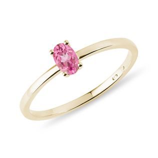 Minimalistyczny pierścionek ze złota z różowym szafirem