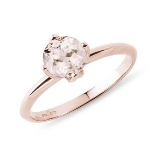 Něžný zásnubní prsten s morganitem v růžovém zlatě