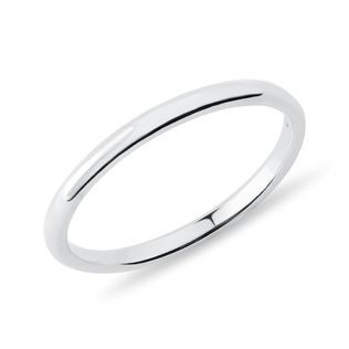 Minimalist wedding ring in white gold