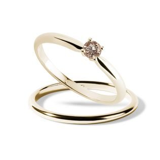 ALLIANCE ET BAGUE EN OR JAUNE, DIAMANT CHAMPAGNE - BAGUE DE FIANÇAILLES ET ALLIANCE ASSORTIES - BAGUES DE FIANÇAILLES