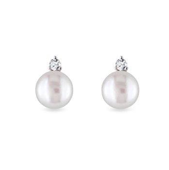 Pearl and Diamond Stud Earrings in White Gold | KLENOTA