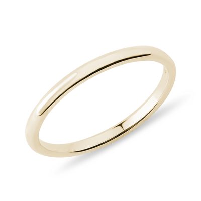 Minimalistický snubní prstýnek ze žlutého zlata
