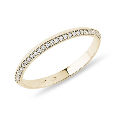Snubní prsten ze žlutého zlata s brilianty | KLENOTA