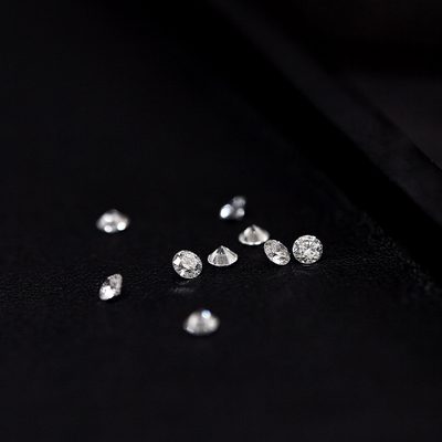 Čo je karát a ako ovplyvňuje hodnotu diamantov? | KLENOTA