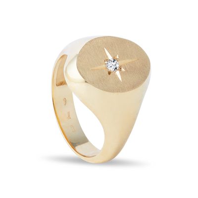 Yellow gold signet ring with diamond | KLENOTA