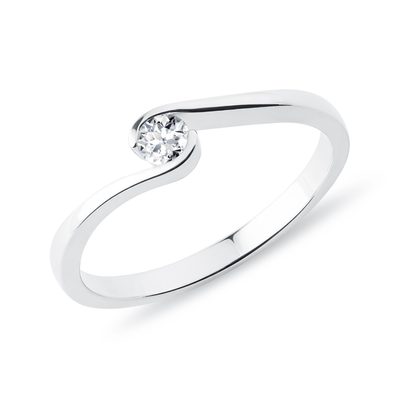 Asymetrický prsten s diamantem v bílém zlatě