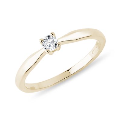 Jednoduchý zásnubní prsten s diamantem