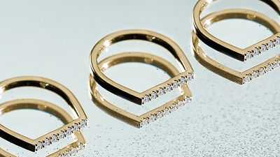 Earrings, ring and bracelet in white gold