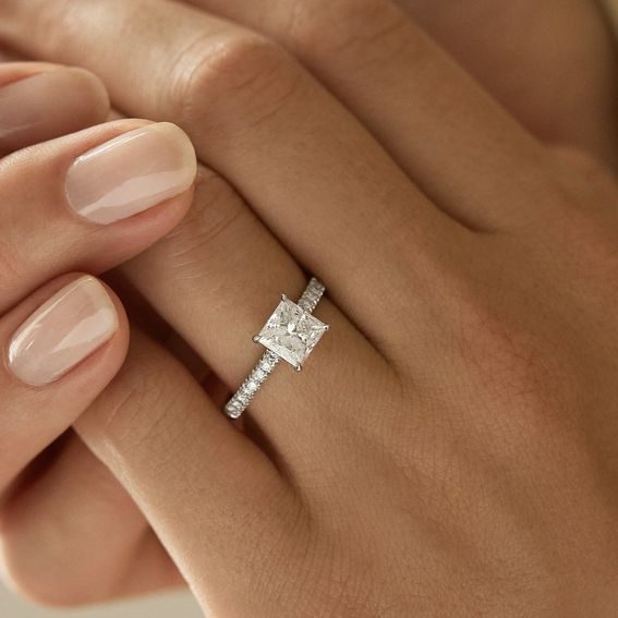 Comment choisir une bague de fiançailles