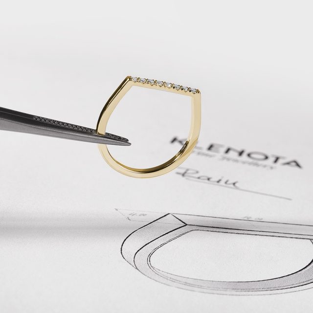 GELBGOLDENER RING MIT GERADER DIAMANTLINIE - RINGE DIAMANT - 