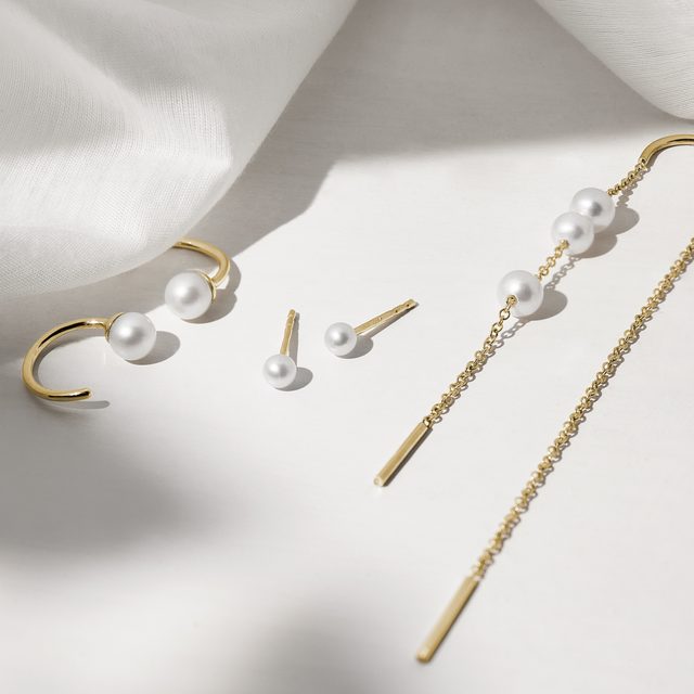 NÁUŠNICE PECKA S PERLOU VE ZLATĚ NA JEDNO UCHO - PERLOVÉ NÁUŠNICE - 