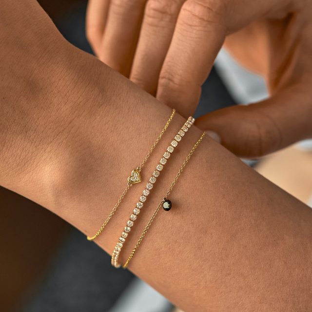 NÁRAMEK NOIR S ČERNÝM DIAMANTEM VE ŽLUTÉM ZLATĚ - NÁRAMKY S DIAMANTY - 