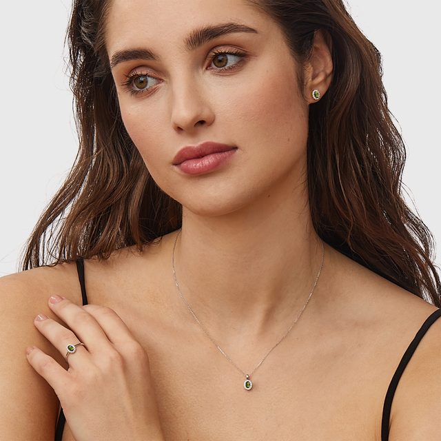 PUCES D'OREILLES OR BLANC AVEC MOLDAVITE OVALE ET DIAMANTS - BOUCLES D'OREILLES EN MOLDAVITE - 