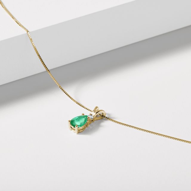 EMERALD AND DIAMOND PENDANT ON YELLOW GOLD CHAIN - EMERALD NECKLACES - 