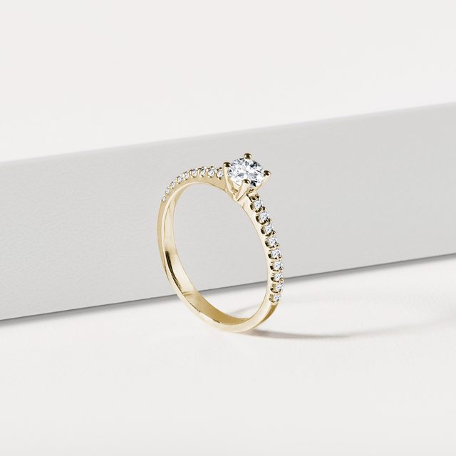 ZLATÝ ZÁSNUBNÝ PRSTEŇ S DIAMANTMI - DIAMANTOVÉ ZÁSNUBNÉ PRSTENE - 