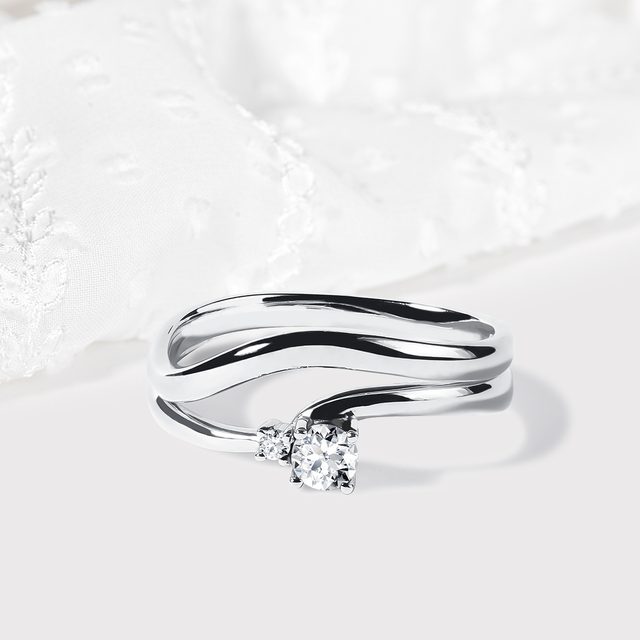 RING WAVE AUS 14KT WEISSGOLD - VERLOBUNGSRINGE DIAMANTEN - 