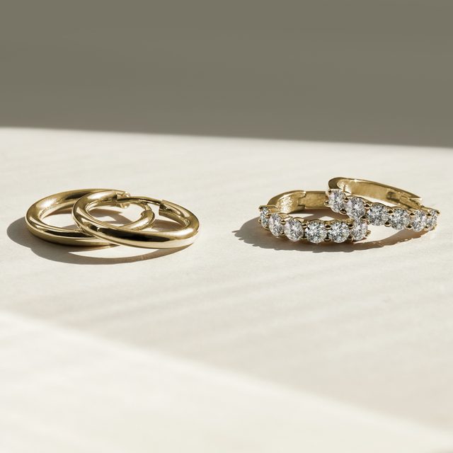 BOUCLES D'OREILLES EN OR ET DIAMANTS - BOUCLES D'OREILLES EN DIAMANT - 