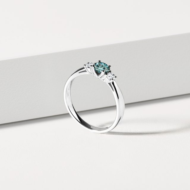 ZLATÝ ZÁSNUBNÍ PRSTÝNEK S MODRÝM DIAMANTEM - ZÁSNUBNÍ PRSTENY S BAREVNÝM DIAMANTEM - 