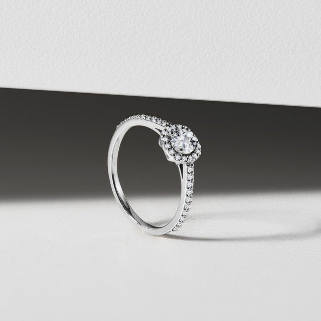 DIAMANTOVÝ ZÁSNUBNÝ PRSTEŇ Z BIELEHO 14 KT ZLATA - DIAMANTOVÉ ZÁSNUBNÉ PRSTENE - 