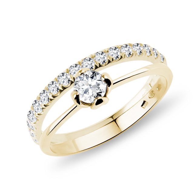 JEU D'ANNEAUX DE MARIAGE EN OR JAUNE AVEC DIAMANTS - BAGUE DE FIANÇAILLES ET ALLIANCE ASSORTIES - 