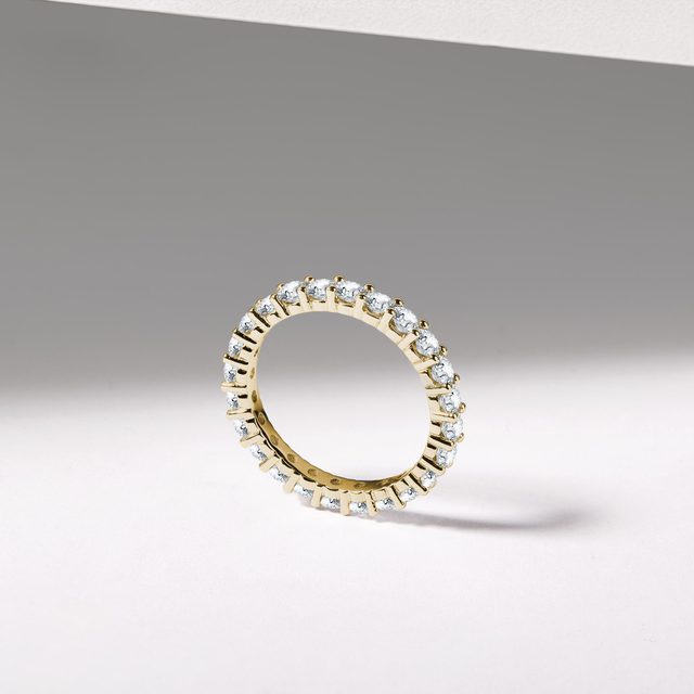 DAMSKA OBRĄCZKA ETERNITY Z ŻÓŁTEGO ZŁOTA WYSADZANA BRYLANTAMI - DAMSKIE OBRĄCZKI - 