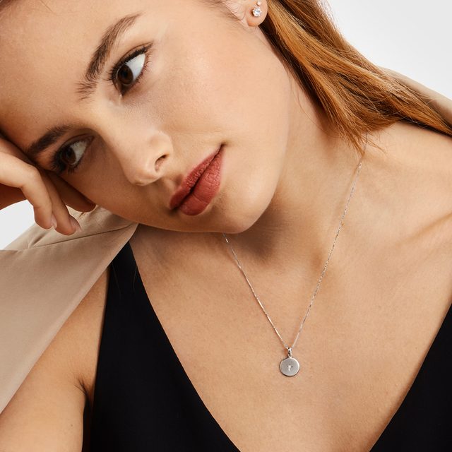 MÉDAILLON ÉTOILE EN OR BLANC ET DIAMANT - PENDENTIFS - 