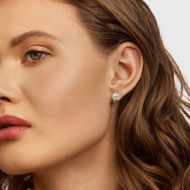 AKOYA PEARL STUDS IN YELLOW GOLD - PEARL EARRINGS - 