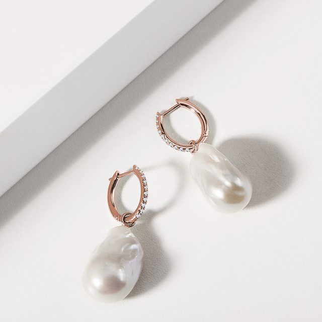 BOUCLES D'OREILLES EN OR ROSE, PERLES BAROQUES, DIAMANTS - BOUCLES D'OREILLES EN PERLES - 