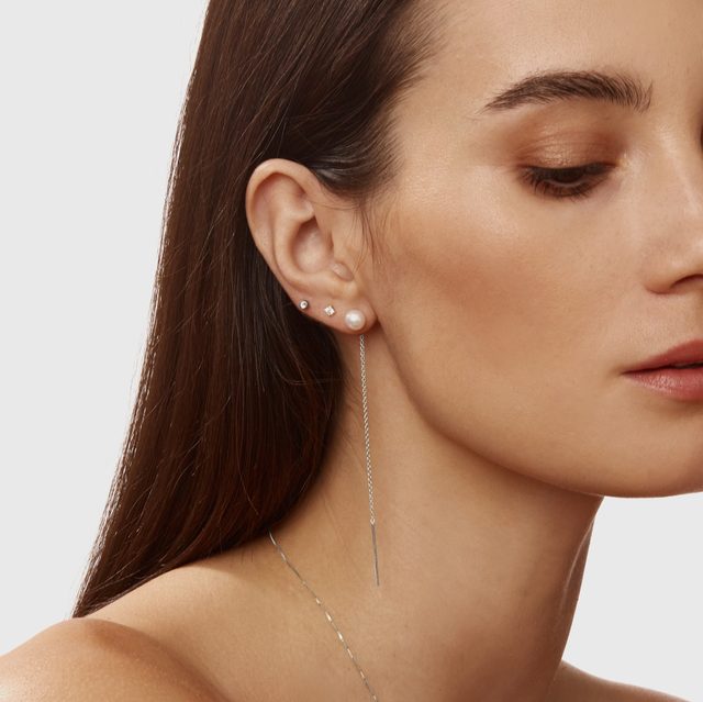 LONGUES BOUCLES D'OREILLES PENDANTES EN OR BLANC ET PERLES - BOUCLES D'OREILLES EN PERLES - 