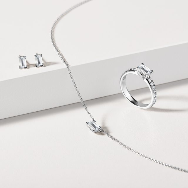 BAGUE DE LUXE EN OR BLANC ET DIAMANT DE SYNTHÈSE - BAGUES AVEC DIAMANTS DE SYNTHÈSE - 